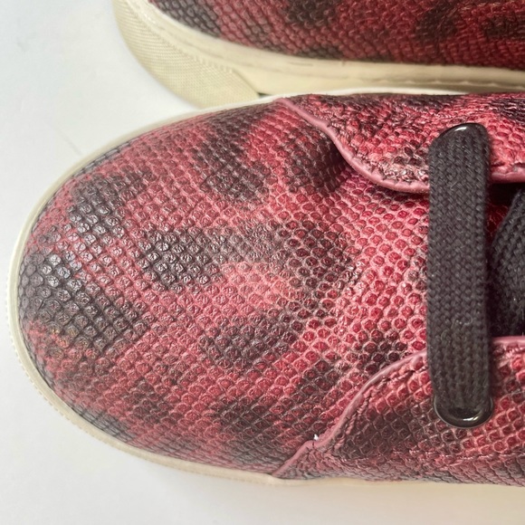 MARC BY MARC JACOBS Red Snake Embossed lace up sneakers. - Picture 3 of 14